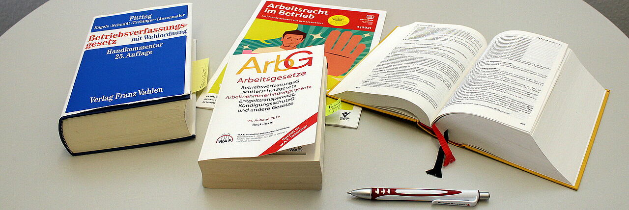 Sach- und Gesetzesbücher zur Betriebsratarbeit