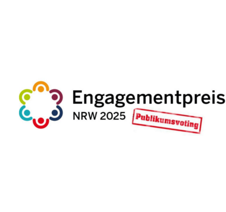 Logo des „Engagementpreis NRW 2025“ mit buntem Symbol aus stilisierten Personen und rotem Stempel „Publikumsvoting“.