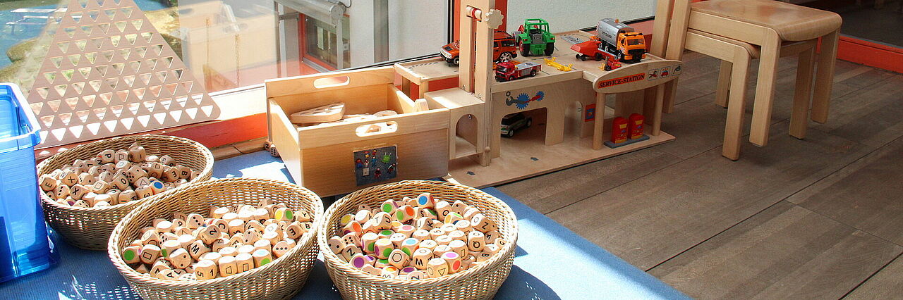 Wolkenburg Verschiedene Spielzeuge aus Holz